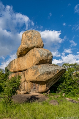 Zimbabwe images - Epworth Balancing Rocks