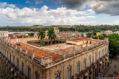 La Habana instagram spots - Palacio de Capitanes from Hotel Ambos Mundos