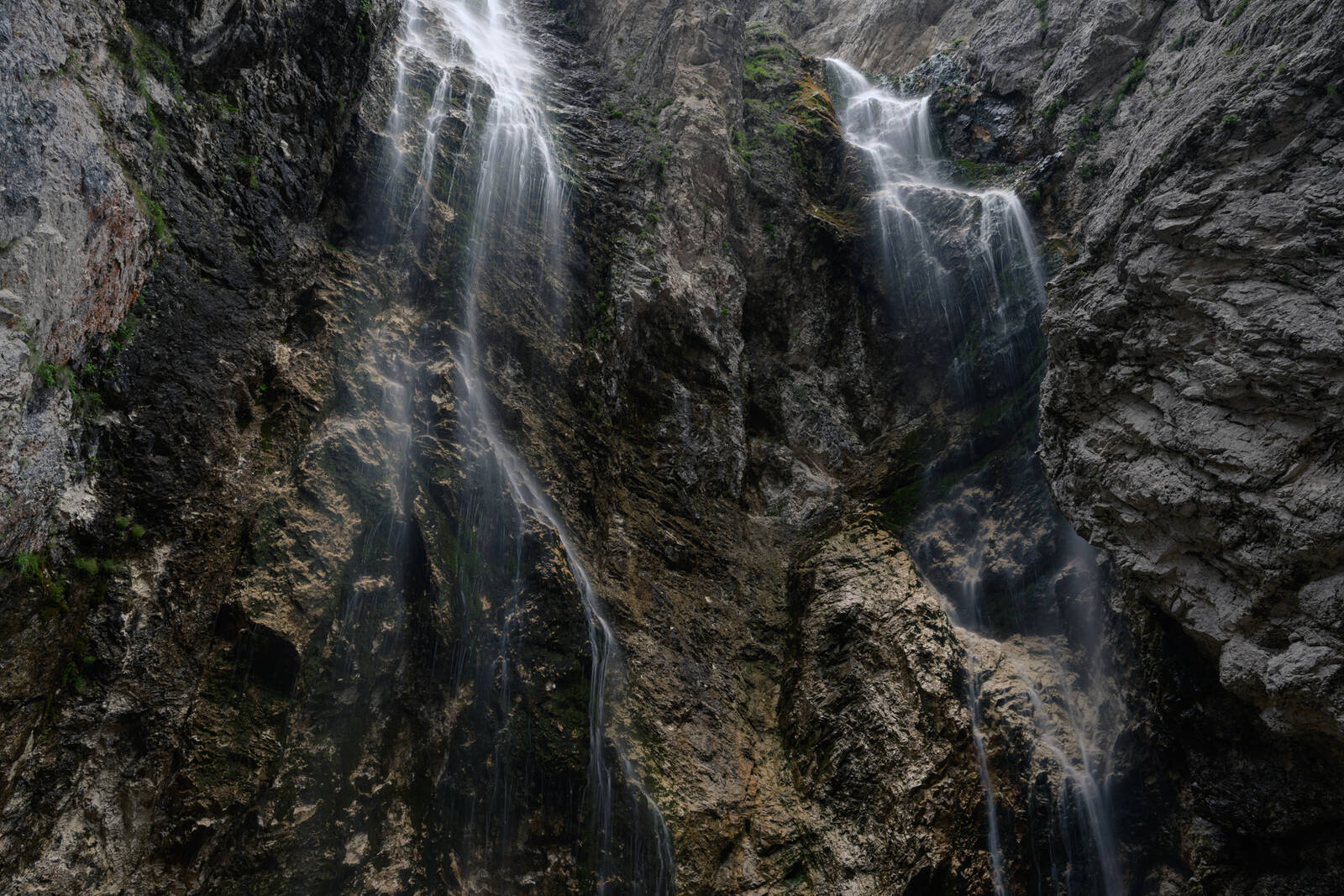 Image of Zapotok Waterfalls by Luka Esenko