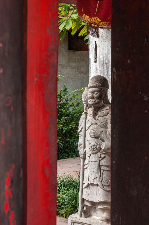 Dai Trung Mon Gate