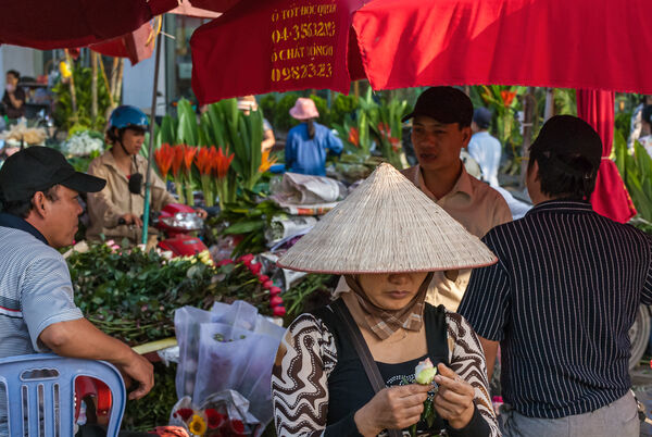 Quang Bá Flower Market
