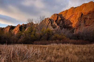 Due to North-South alignment of Fountain Valley between red sandstone ridges, valley experiences delayed arrival of golden hour, alpine glow, and sunrise. Pick your spot along path to set up tripod and compose your shots. Nikon z6ii 24-70/4S lens  f/13 1/13 second ISO-100 -0.3 step Exposure Balance  27mm 