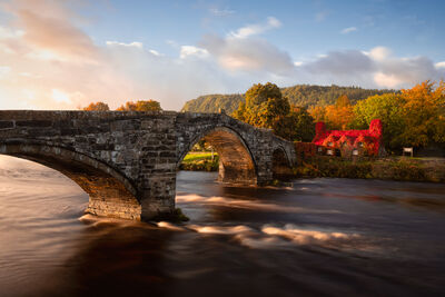 images of North Wales - Pont Fawr (Inigo Jones Bridge) & Tu Hwnt I'r Bont Tea Room, Llanrwst