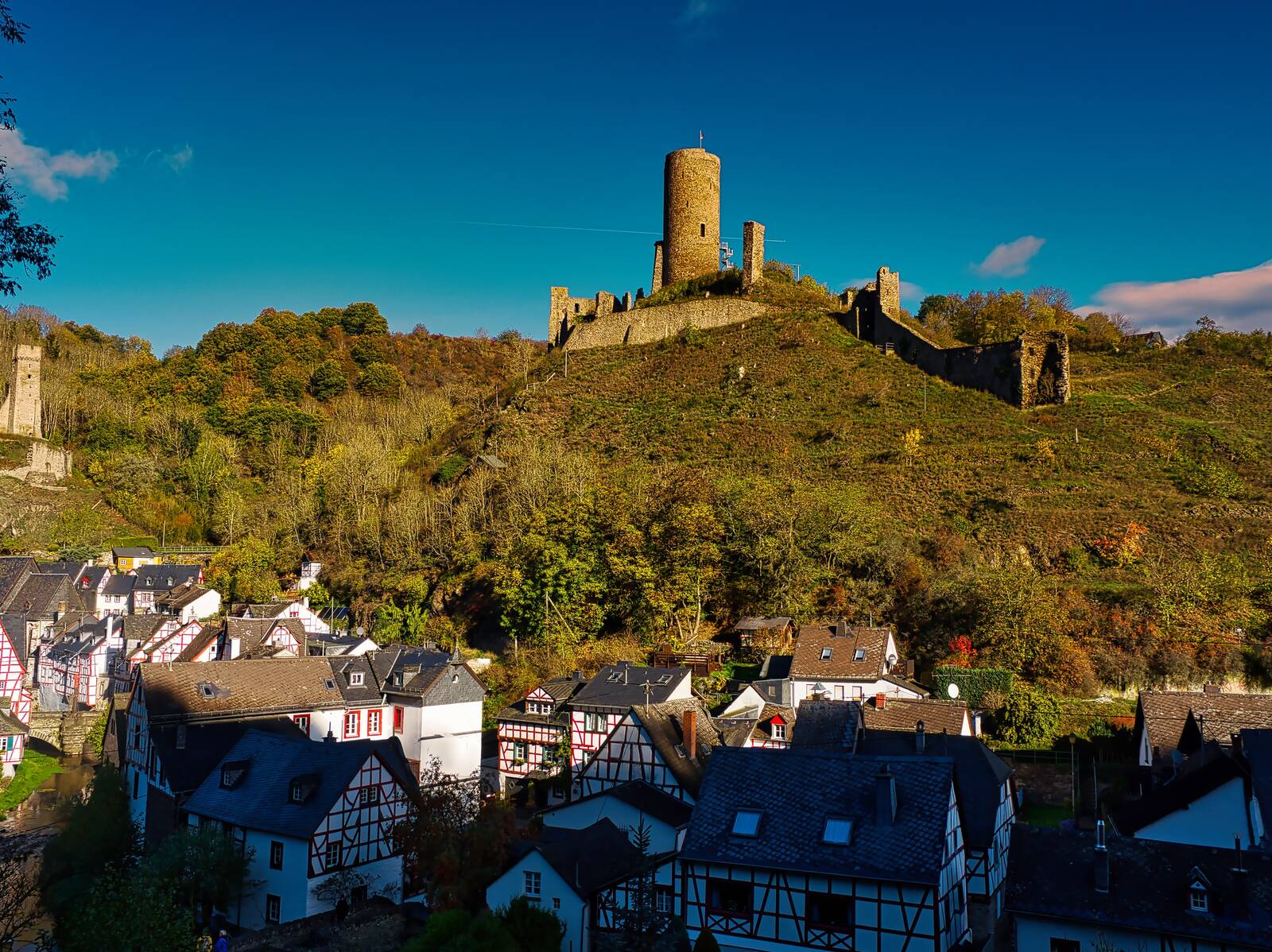 Image of Monreal & Löwenburg Views by Guntram Gäntgen
