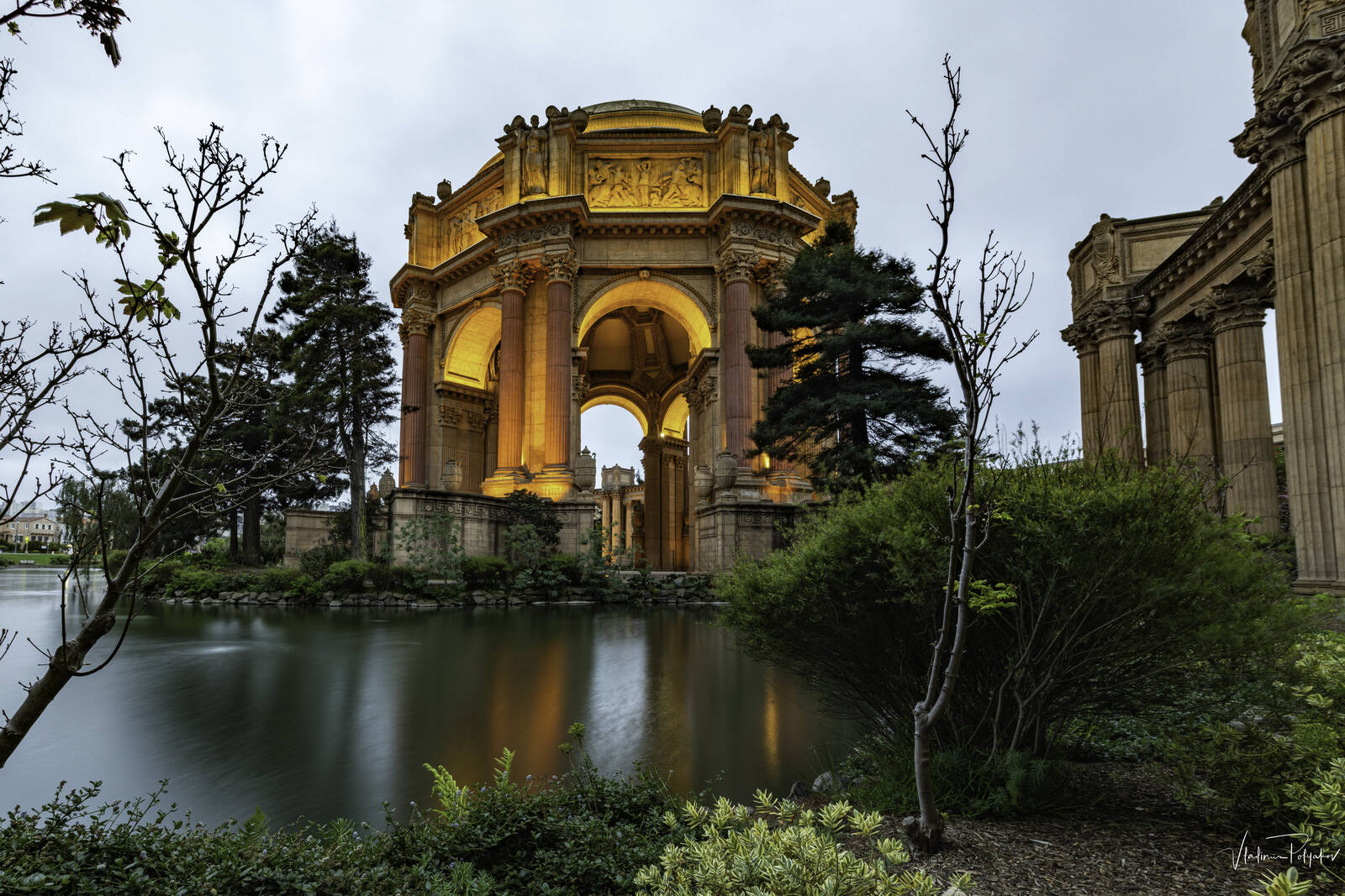 Image of The Palace of Fine Arts by Vladimir Polyakov