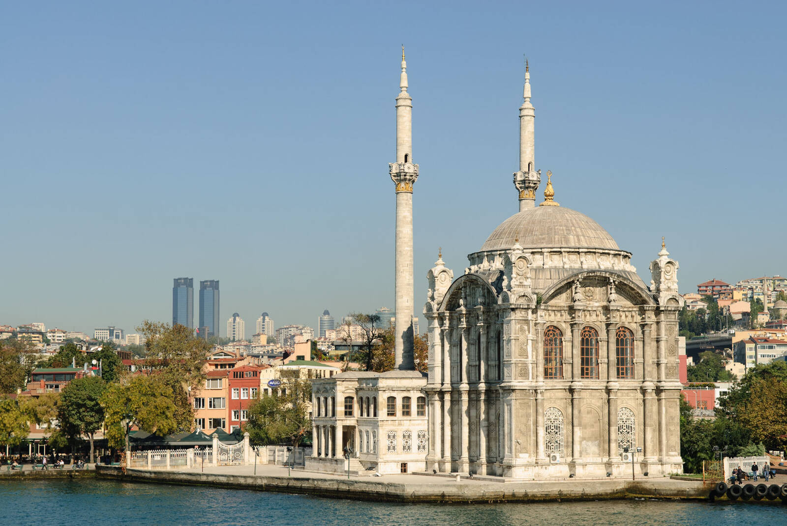 Image of Ortaköy Mosque by Luka Esenko