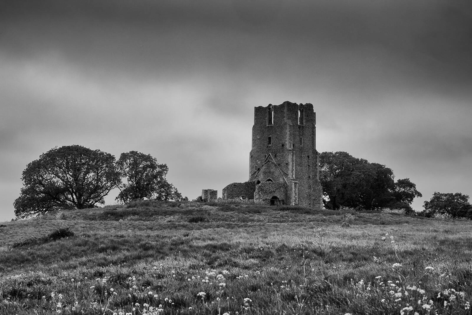 Image of St Edmund church ruin by James Billings.