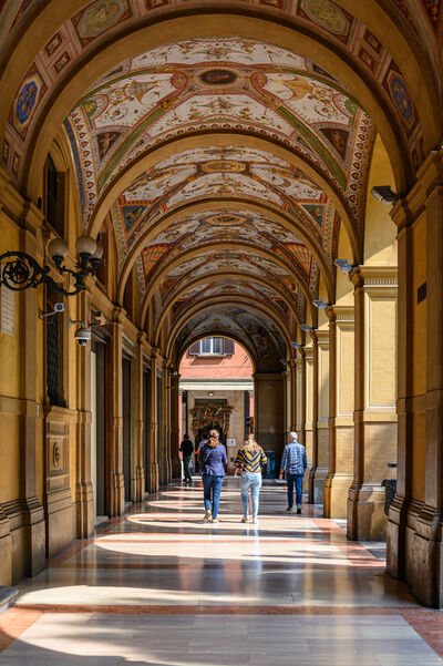 photos of Bologna - Portici of Via Farini