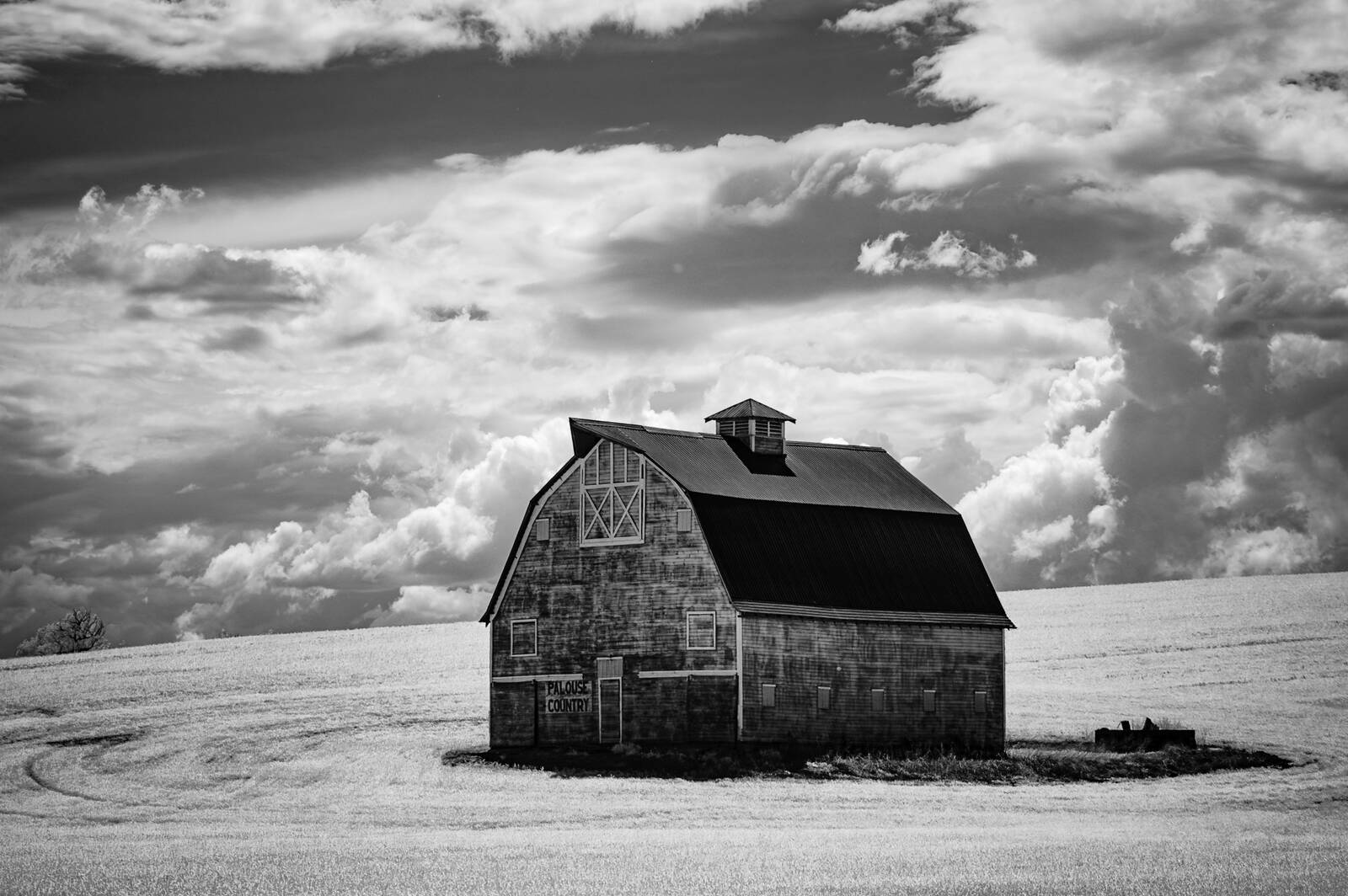 Image of Palouse Country Barn by Andrew Stenton
