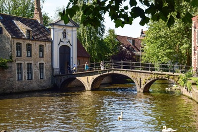 images of Bruges - Beguinage Bridge