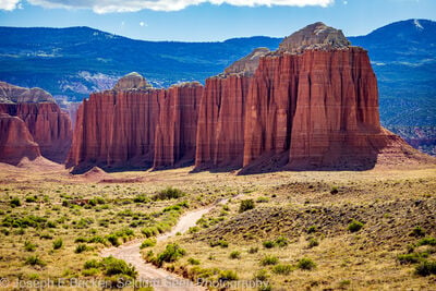 photo spots in Utah - Cathedral Valley Crossroads