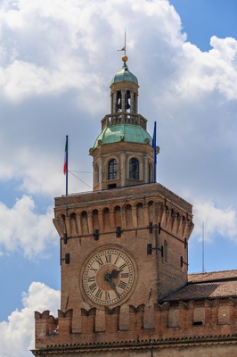 pictures of Bologna - Torre dell'Orologio