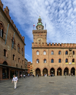 photos of Bologna - Torre dell'Orologio