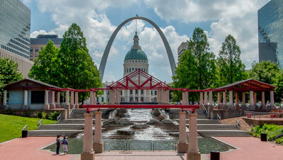 St Louis instagram spots - St. Louis  Old Courthouse and Gateway Arch