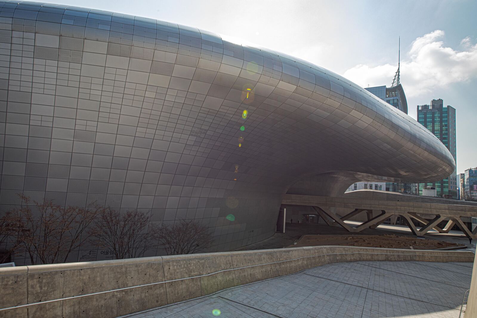 Image of Dongdaemun Design Plaza 동대문디자인플라자 by Team PhotoHound