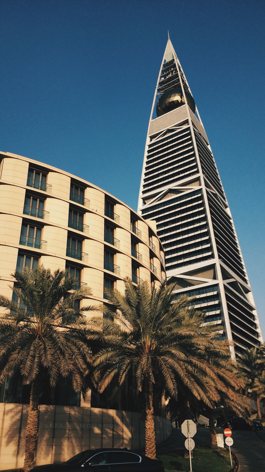 Image of Al Faisaliyah Tower by Team PhotoHound