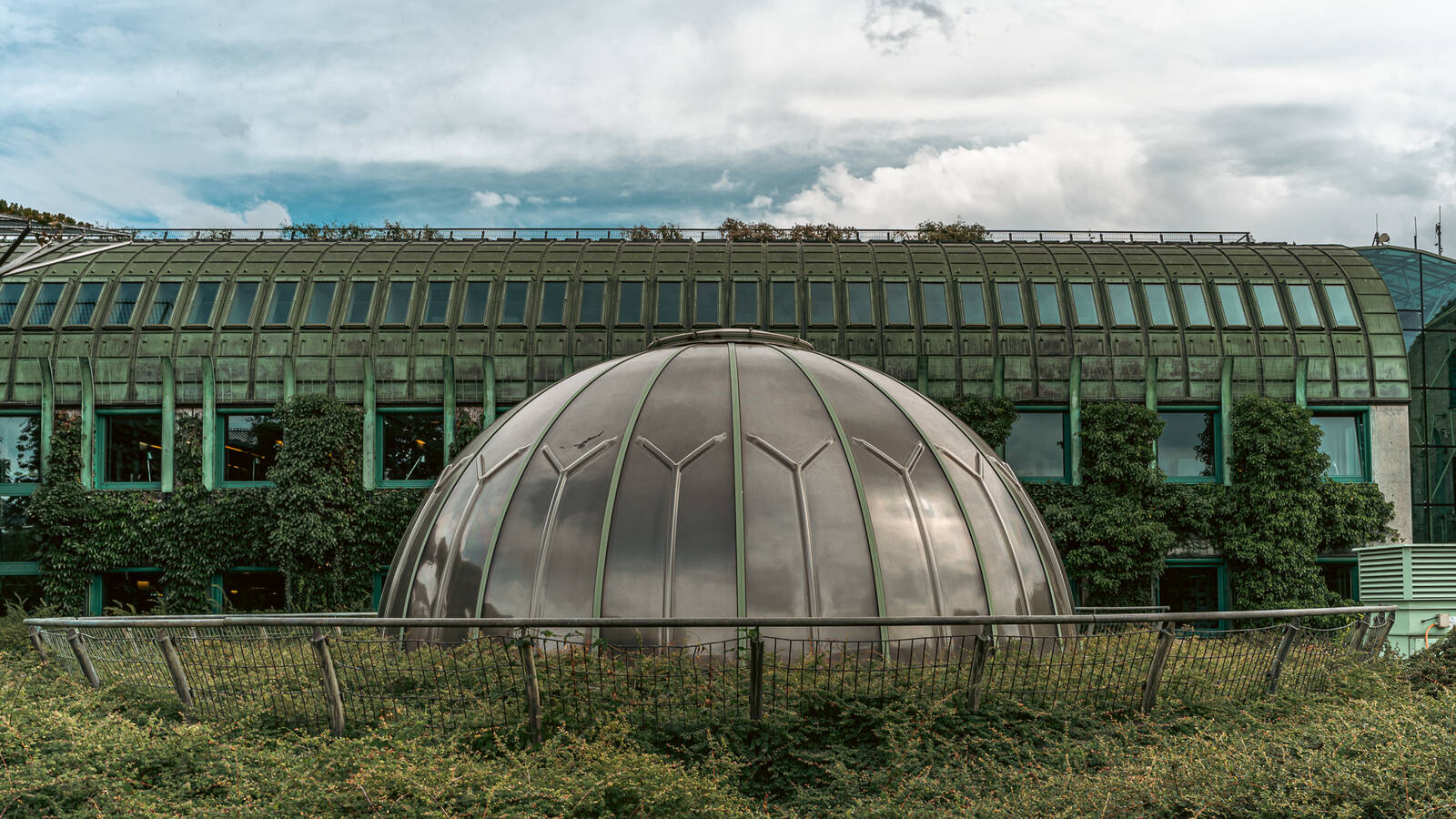 Image of Warsaw University Library Roof Garden by James Billings.