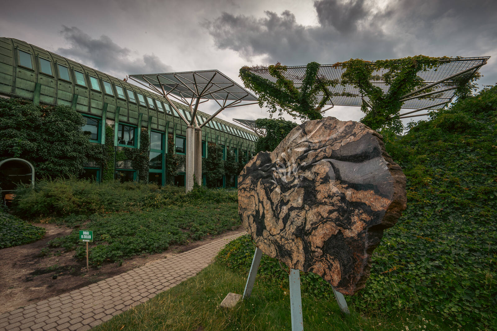 Image of Warsaw University Library Roof Garden by James Billings.