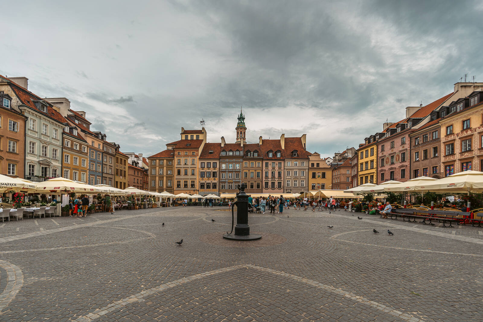 Image of Warsaw Old Town Square by James Billings.