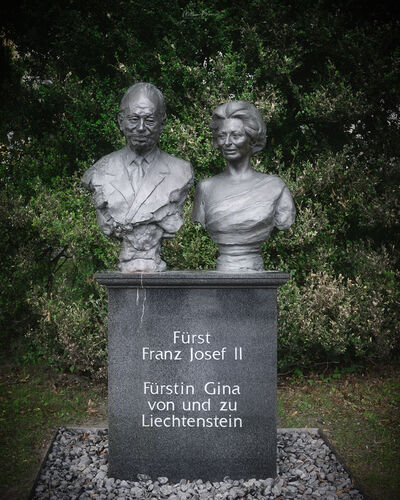 Liechtenstein photos - Bust of Franz Josef II & Countess Georgina of Liechtenstein