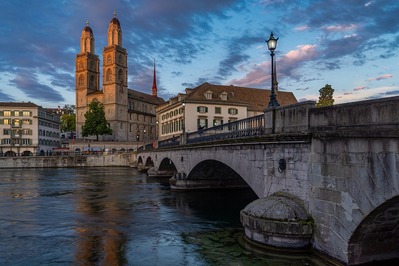 pictures of Switzerland - Münsterbrücke Zürich