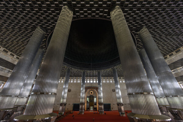 Istiqlal Mosque interior
