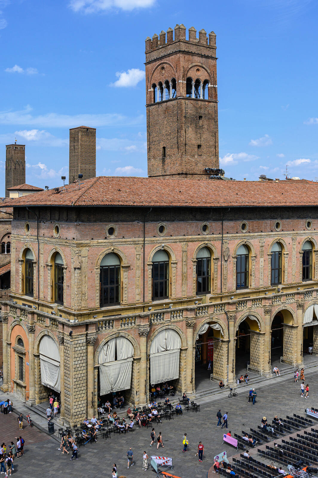 Image of Palazzo del Podestà and Palazzo re Enzo by Sue Wolfe