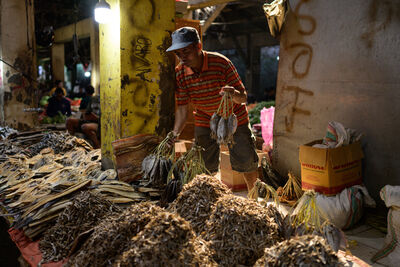 photo spots in Indonesia - Pasar Ruteng (Local Market)