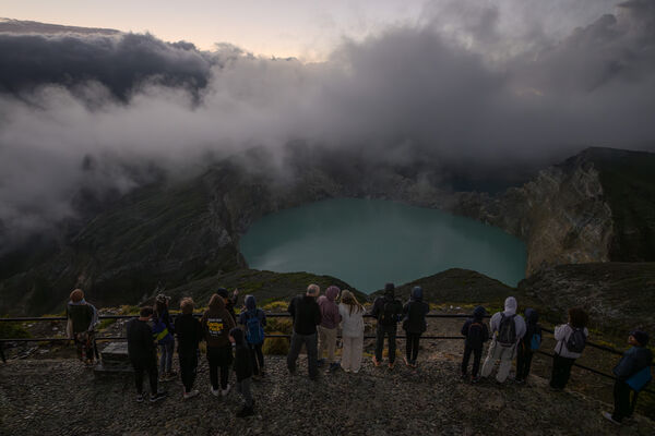People watching sunrise from Mt Kelimutu
