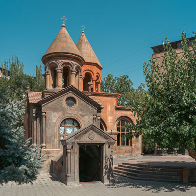 photos of Armenia - Zoravor Surb Astvatsatsin Church