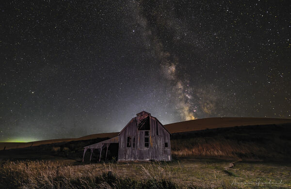 I used a Z96 LED for the foreground. 
Processed in LR and PS.
EXIF: Single exposure - 15 sec, f 2.8, ISO 6400. Rokinon 14mm lens. Nikon Z6
www.instagram.com/astro_road_trip/