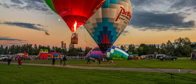 On the evening of day 3 there was a tethered Glow where the balloons were inflated at dusk and lit up by the burners.  Festival goers were taking tethered balloon rides in 