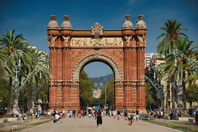 photography spots in Barcelona - Arc de Triomf