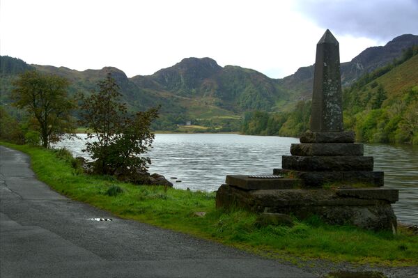 By the outflow of Llyn Crafnant, at its northern end, is an obelisk, erected in 1896 by the inhabitants of Llanrwst to commemorate "the gift to that town of this lake with 19 acres  of land" by Richard James.
