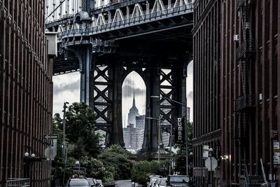 pictures of New York City - Empire State Building view through the Manhattan Bridge