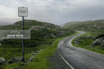 The iconic Harris passing place sign at the Golden Road.