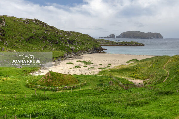 Bosta Beach is a beautiful white sand beach with an Iron Age house located on the island of Great Bernera, off the west coast of the Isle of Lewis in Scotland. 