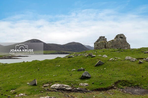 The temple near Northton in the Isle of Harris is a ruined chapel known as Rubh an Teampaill, or the Temple Head. 