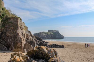 images of South Wales - Tenby Castle Beach