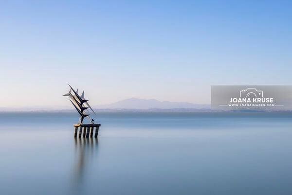 The monument in the Lake Trasimeno.