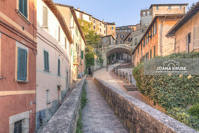 Italy photos - Medieval Aqueduct of Perugia