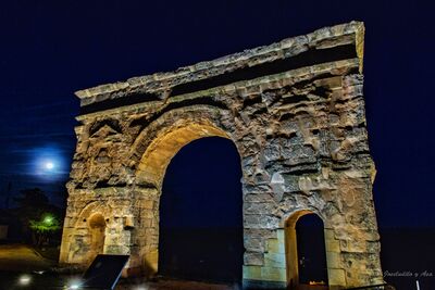 photo spots in Spain - Roman Arch of Medinaceli