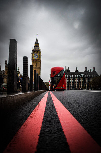 Leading lines to London bus and Big Ben