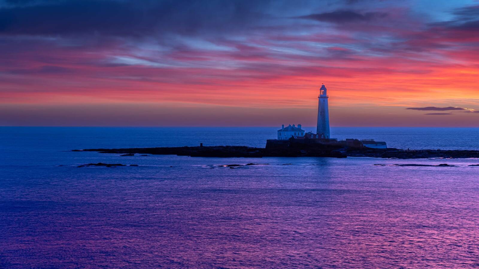 Image of St Mary\'s Lighthouse & Causeway by Peter Maxfield