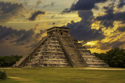 Mexico images - Chichen Itza - El Castillo (Temple of Kukulcan)