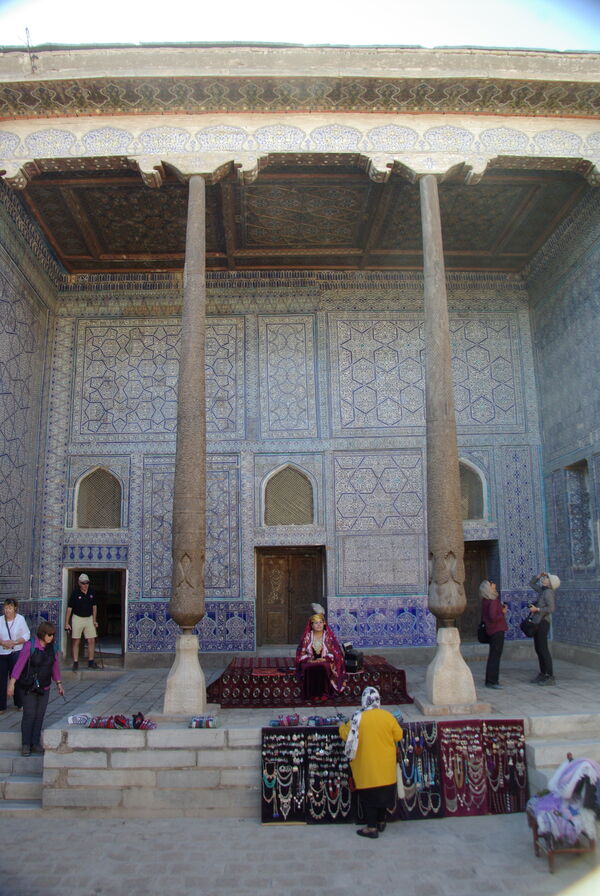 Iwan of the throne chamber located in the rooms directly behind