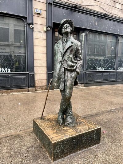 Ireland photos - Statue of James Joyce