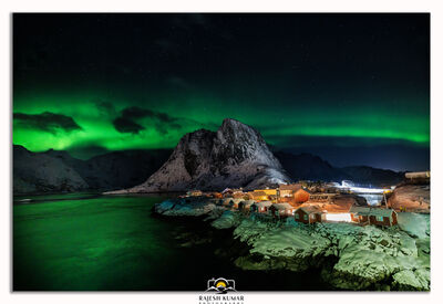 Northern lights over Hamnoy from the bridge 