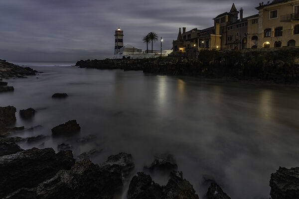 The Cascais lighthouse offers countless compositions...and ways to break your ankles.