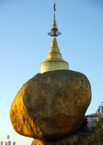 Myanmar (Burma) pictures - Kyaikhtiyo Pagoda (Golden Rock)
